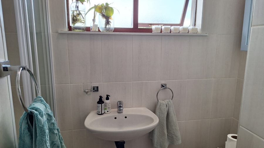 6 Bedroom Property for Sale in Gonubie Eastern Cape